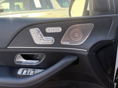 Used 2025 Mercedes-Benz GLS 450 4MATIC image 4
