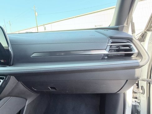 Used 2025 Chevrolet Traverse LT FWD image 20