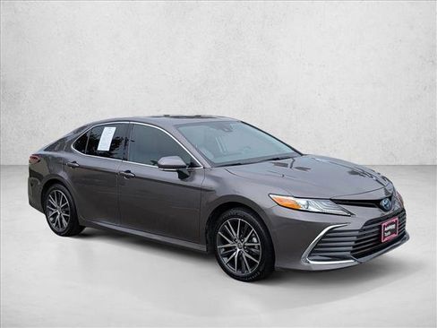 Certified 2023 Toyota Camry XLE image 3