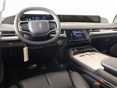 New 2025 Lincoln Navigator Reserve image 2