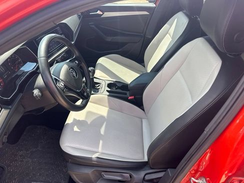 Used 2020 Volkswagen Jetta R-Line FWD image 9