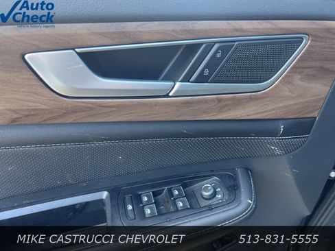 Used 2025 Volkswagen Atlas SE AWD/4WD image 11