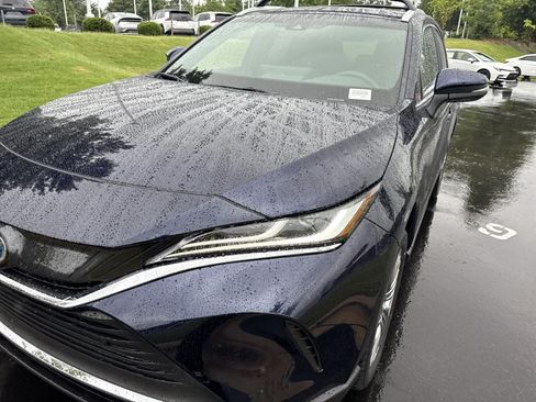 Used 2024 Toyota Venza XLE AWD/4WD image 6