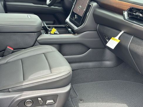New 2026 GMC Yukon XL Denali w/ Denali Reserve Package RWD image 25
