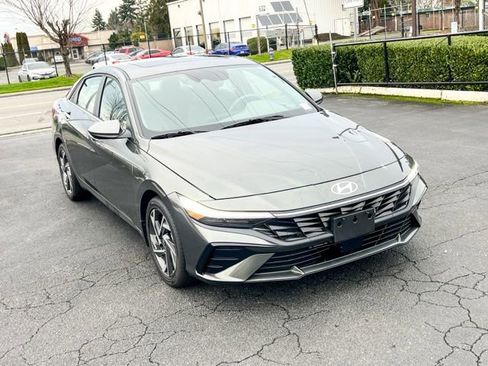 New 2025 Hyundai Elantra SEL image 5