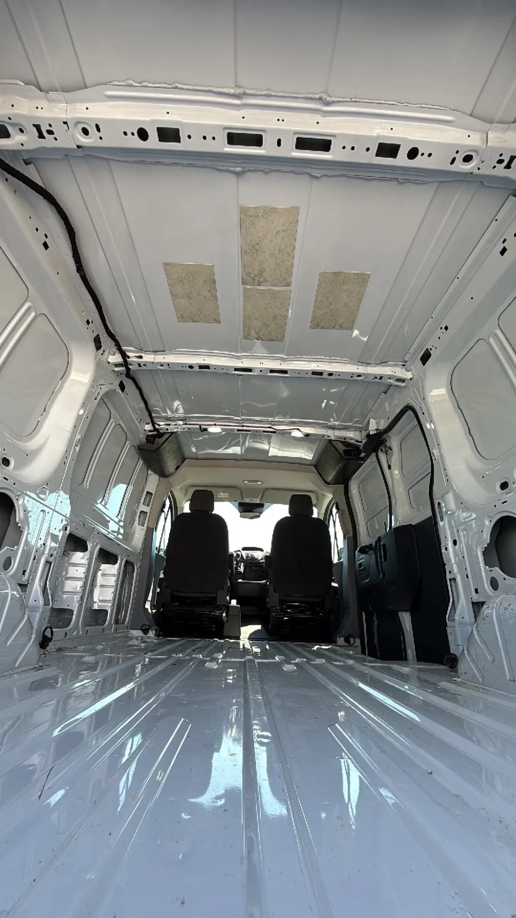 Used 2018 Ford Transit 150 130 Low Roof RWD image 16