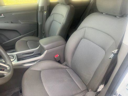 Used 2016 Kia Sportage LX FWD image 12