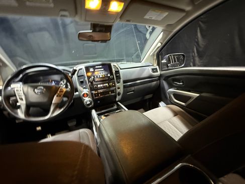 Used 2021 Nissan Titan SV w/ SV Convenience Package AWD/4WD image 20