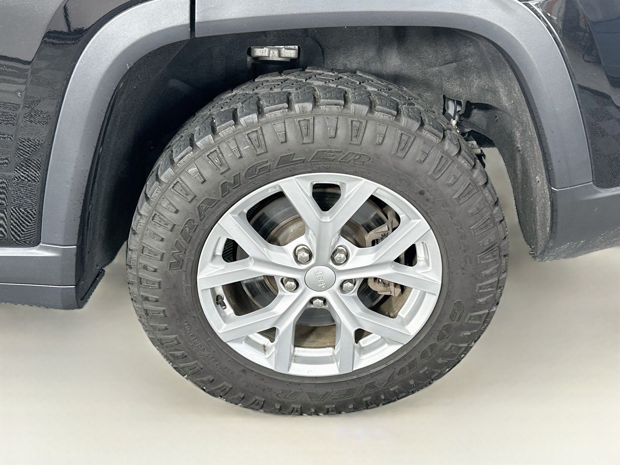 Used 2023 Jeep Grand Cherokee L Limited AWD/4WD image 11