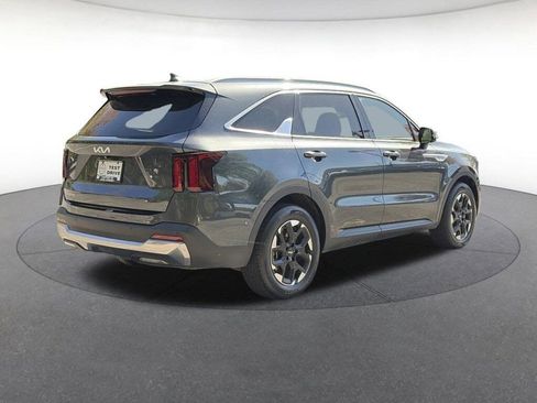 Used 2024 Kia Sorento S image 5