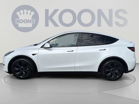 Used 2025 Tesla Model Y Long Range AWD/4WD image 2