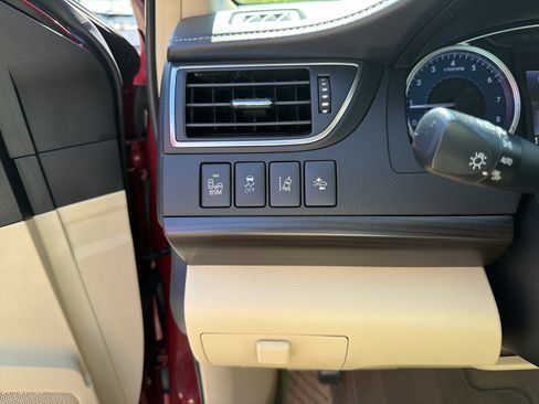 Used 2017 Toyota Camry XLE w/ Moonroof Package image 14