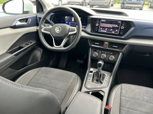 Used 2022 Volkswagen Taos SE FWD image 9