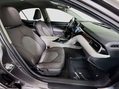 Used 2020 Toyota Camry LE image 28