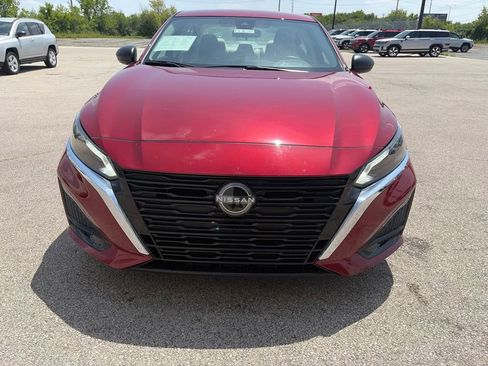 Used 2025 Nissan Altima 2.5 SV FWD image 9