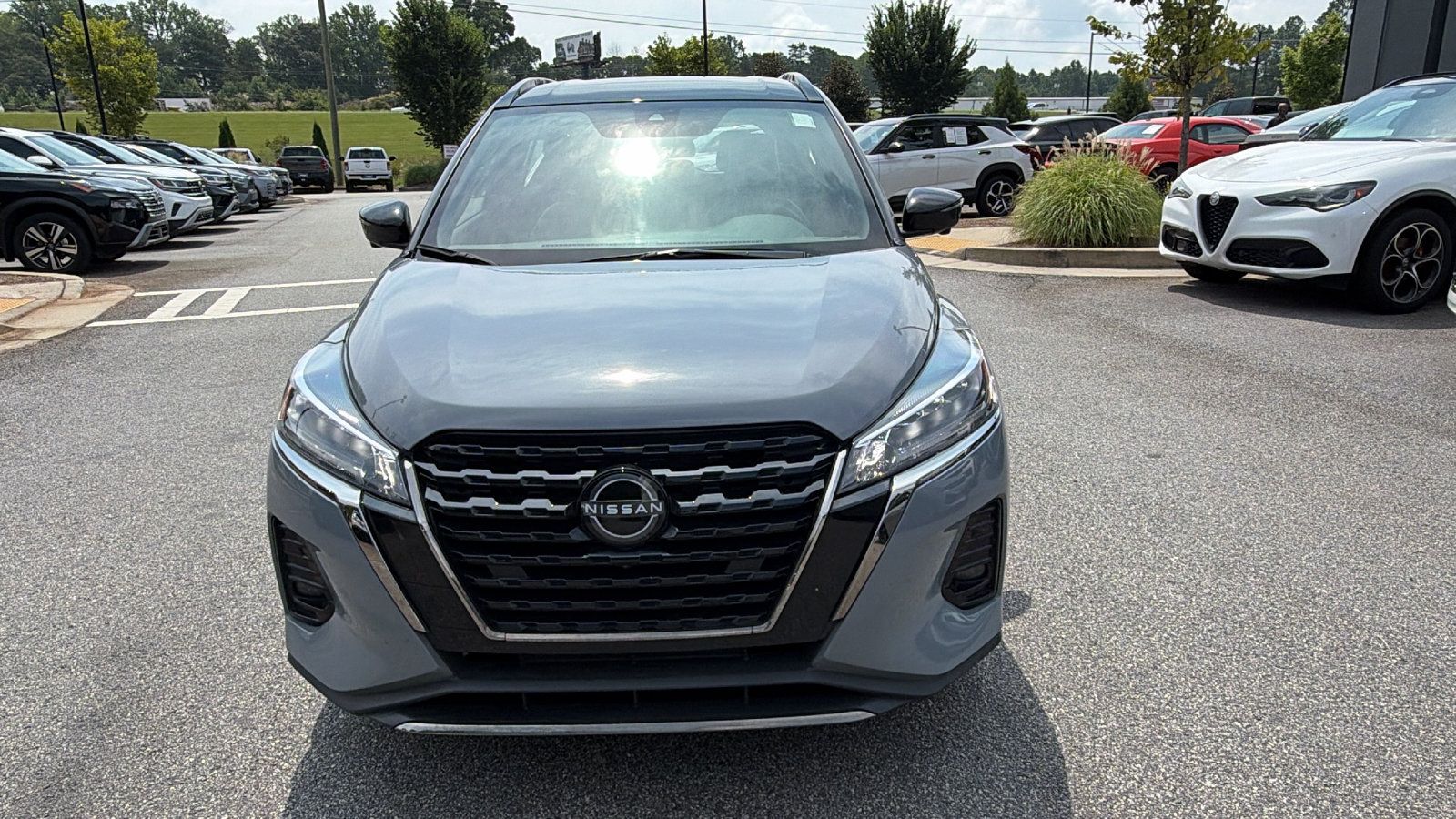 Used 2024 Nissan Kicks SR w/ SR Premium Package FWD image 3