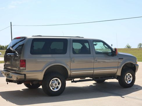 Used 2004 Ford Excursion Limited AWD/4WD image 3