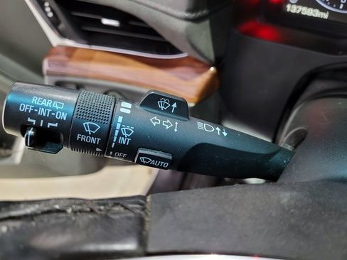 Used 2015 Cadillac Escalade Premium image 48