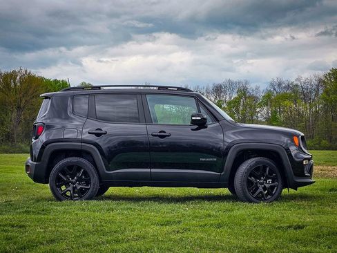Used 2022 Jeep Renegade Altitude w/ Convenience Group AWD/4WD image 2