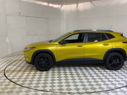 Used 2024 Chevrolet Trax ACTIV w/ Sunroof Package image 5