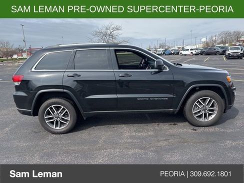 Used 2021 Jeep Grand Cherokee Laredo image 3