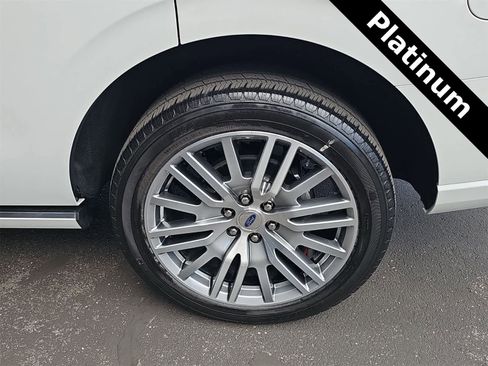 Used 2022 Ford Expedition Platinum image 12