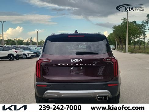 Used 2022 Kia Telluride EX w/ EX Premium Package FWD image 5