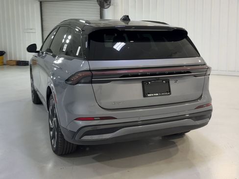 New 2025 Lincoln Nautilus Reserve image 8