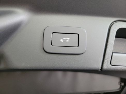 New 2026 Land Rover Range Rover Velar Dynamic SE AWD/4WD image 30