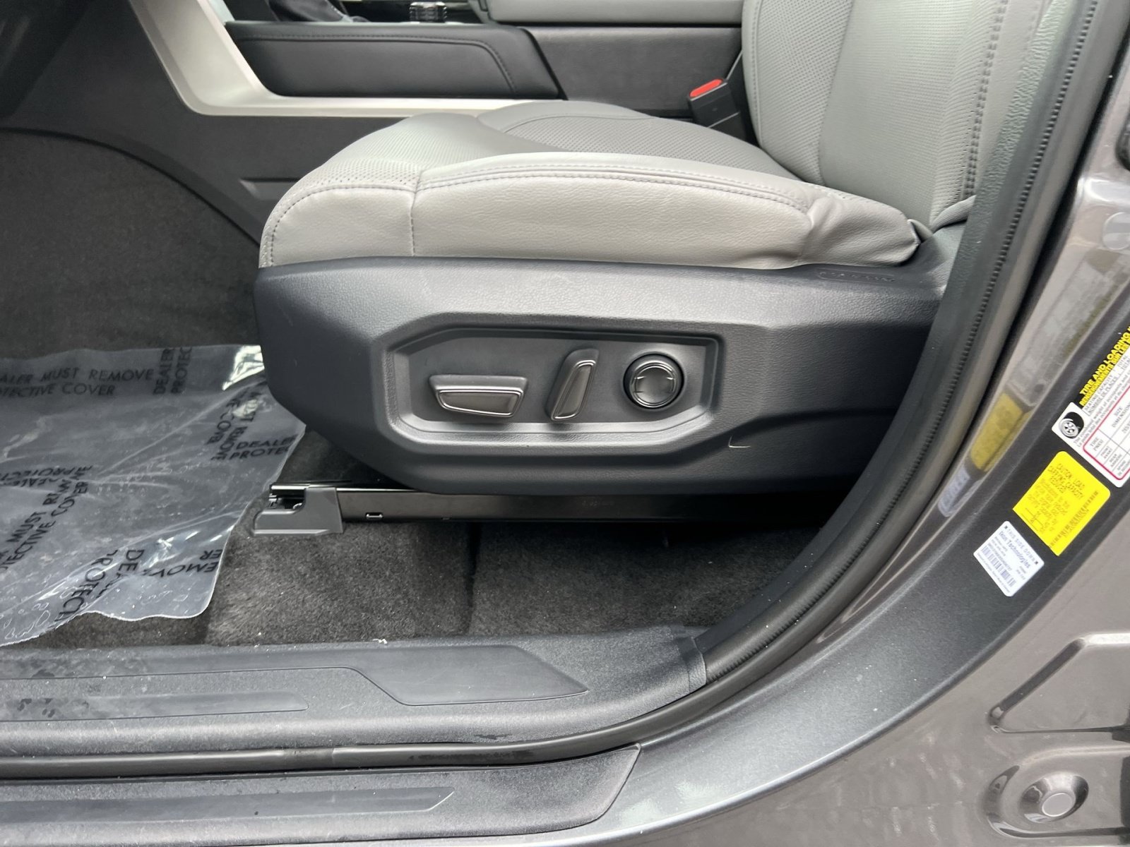 Used 2025 Toyota Tundra Limited AWD/4WD image 14