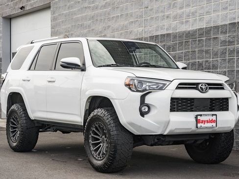 Used 2022 Toyota 4Runner SR5 Premium image 2