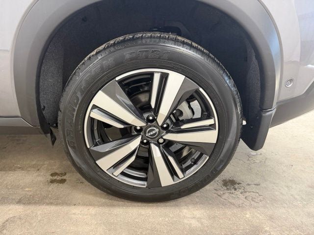 Used 2023 Nissan Rogue Platinum AWD/4WD image 23