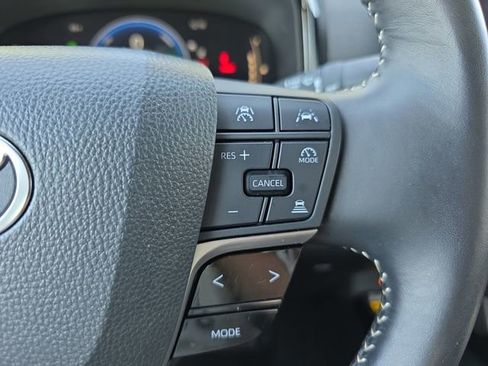 Used 2025 Toyota Camry SE FWD image 20