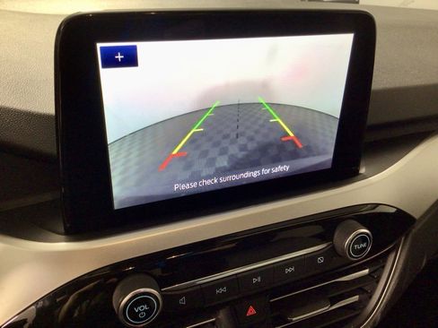 Used 2020 Ford Escape SE Sport image 2