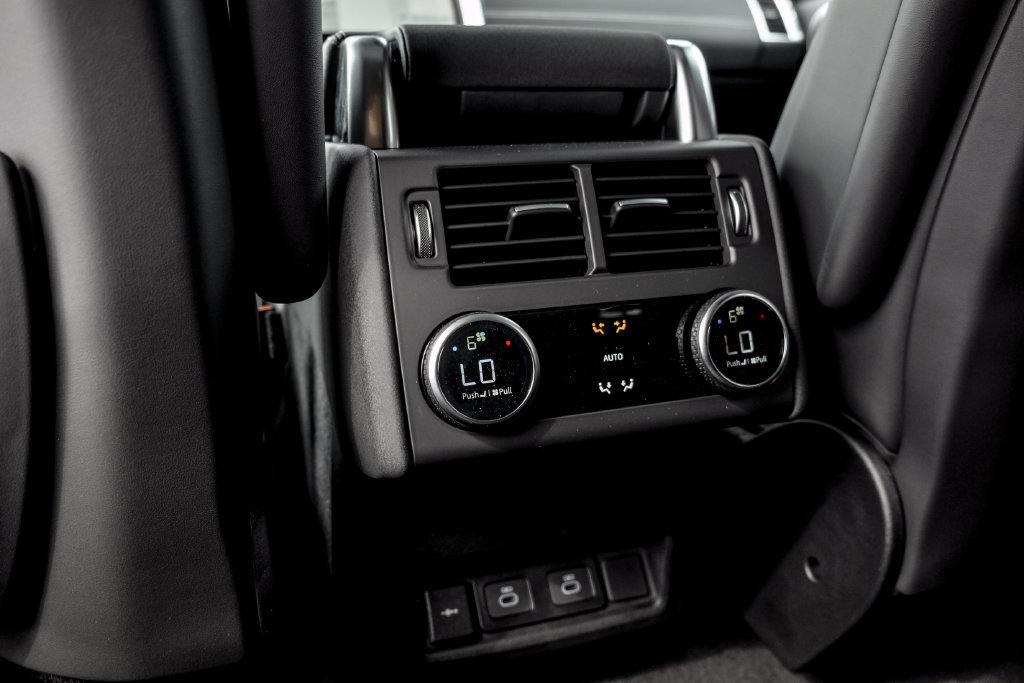 New 2026 Land Rover Discovery Limited Edition AWD/4WD image 17