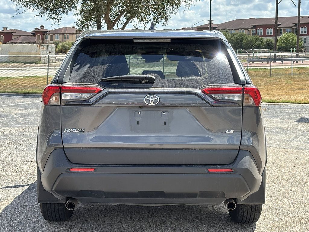 Used 2022 Toyota RAV4 LE FWD image 5