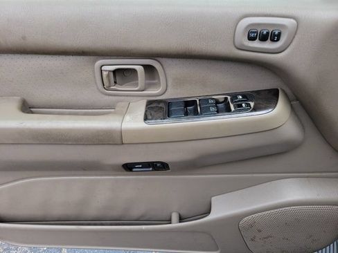 Used 2004 Nissan Pathfinder LE Platinum RWD image 4