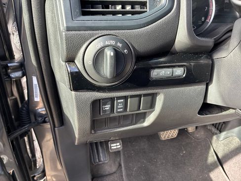 Used 2024 Nissan Titan SV w/ SV Convenience Package RWD image 27