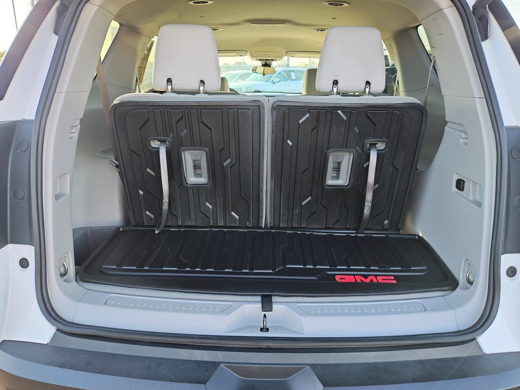 Used 2023 GMC Acadia SLE w/ Driver Convenience Package FWD image 9