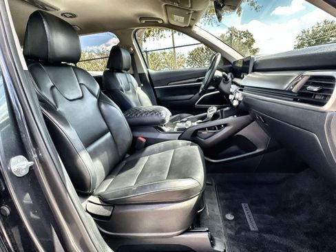 Used 2024 Kia Telluride S image 9