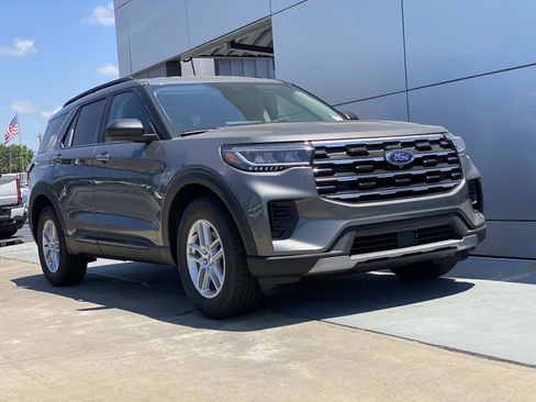 New 2026 Ford Explorer Active RWD image 2