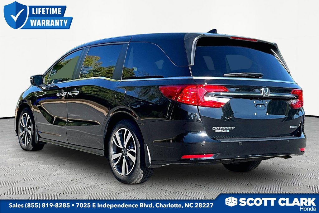 Used 2024 Honda Odyssey Touring image 3