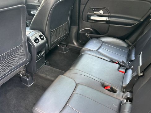 Used 2021 Mercedes-Benz GLB 250 4MATIC image 26