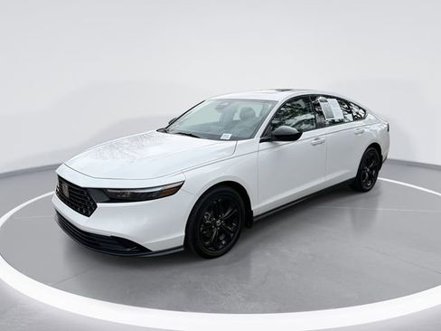 Used 2025 Honda Accord SE image 1