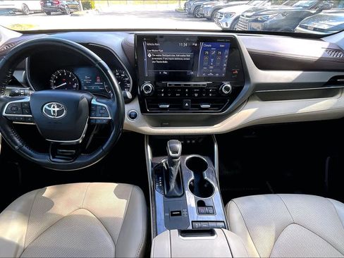 Used 2020 Toyota Highlander Limited image 15