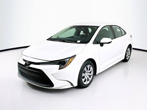 Used 2024 Toyota Corolla LE image 3