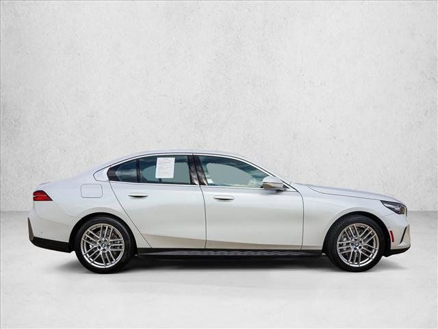 Used 2026 BMW 530i xDrive w/ Premium Package AWD/4WD image 4