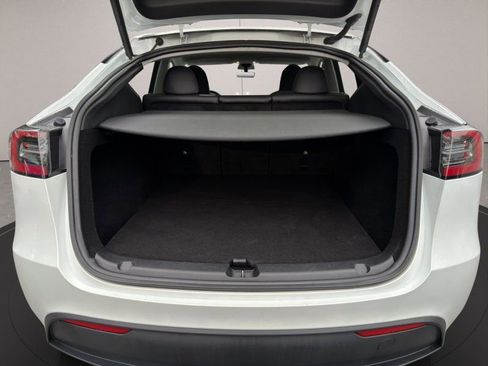 Used 2023 Tesla Model Y AWD image 11