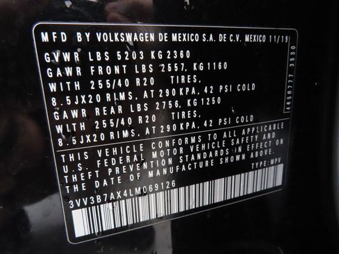 Used 2020 Volkswagen Tiguan SE R-Line image 31