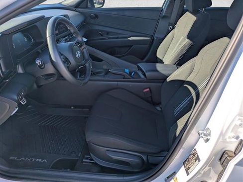 Used 2025 Hyundai Elantra Sport image 15